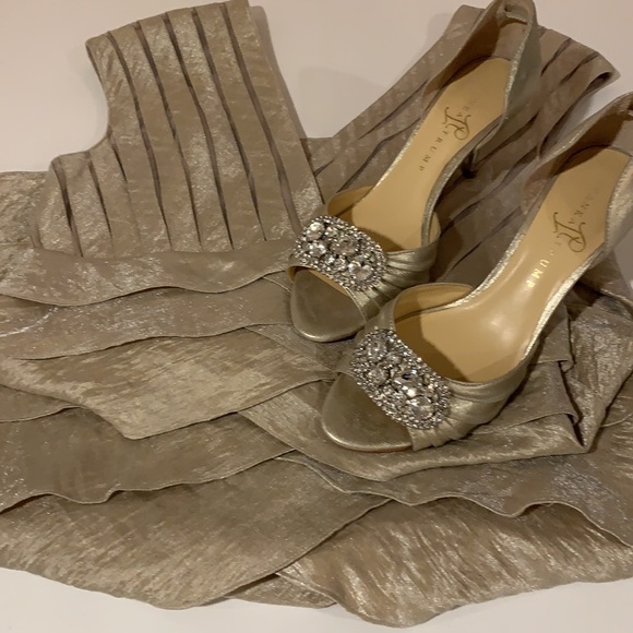Beautiful champagne gold evening shoes. - Picture 5 of 5